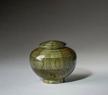 Load image into Gallery viewer, Peony Green Oak Wood Keepsake Funeral Cremation Urn, 20 Cubic Inches