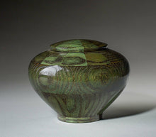 Load image into Gallery viewer, Peony Green Oak Wood Infant/Child/Pet Funeral Cremation Urn, 90 Cubic Inches