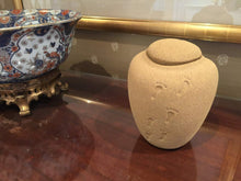Load image into Gallery viewer, Adult/Large Oceane Permanent Sand and Gelatin Funeral Cremation Urn For Ashes