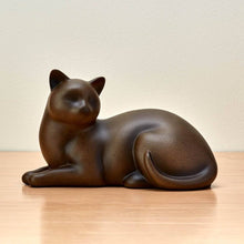 Load image into Gallery viewer, Small/Keepsake Sable Cozy Cat Resin Funeral Cremation Urn, 25 Cubic Inches
